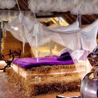 Het Strokasteel is een plek voor prinsen en prinsessen, voor wie een bijzondere overnachting wil  in deze unieke en sprookjesachtige bed & breakfast.